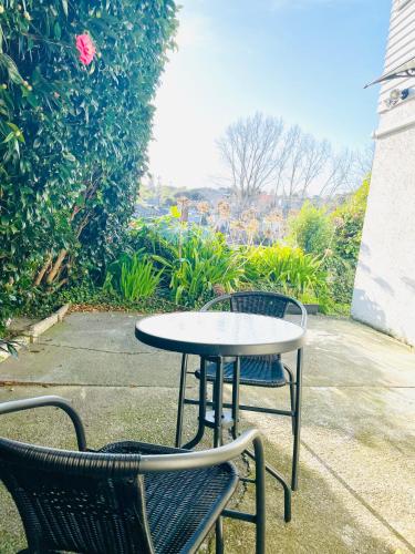 Kert, Ball Place Residence-Enjoy the entire downstairs in Mount Roskill