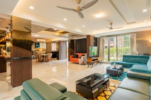 Shared lounge/TV area, Alaya Stays Imperial Calista4BHK nearKhandalaHills in Lonavala