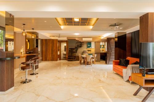 Shared lounge/TV area, Alaya Stays Imperial Calista4BHK nearKhandalaHills in Lonavala