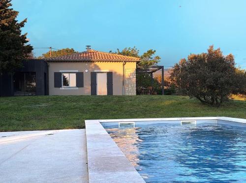 Maison Indépendante avec Piscine gîte à louer Taulignan