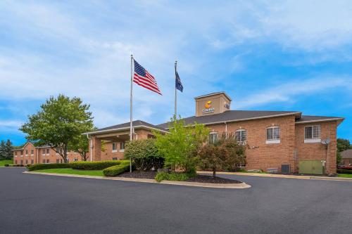 . Comfort Inn & Suites Fenton