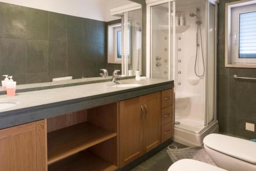 ฝักบัว, Lavanda Village Cascais - Villa Jasmim I in ปัมปิลเยย์รา