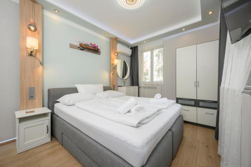 Palais Pálffy Apartments Vienna in Wien, Österreich