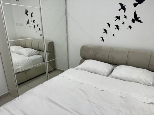 1 queen bed, 1 sofa bed