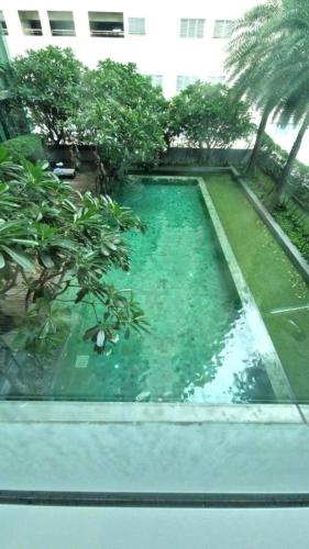 Lovely Green Peaceful Modern Asoke 55sqm Pool View Condo
