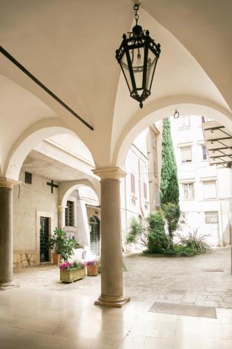 入口, Corte Cenci House in 蒂沃利