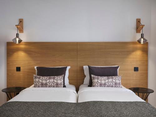 Twin / Double Room with Inland View image 3