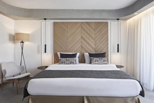 Twin / Double Room with Inland View image 7