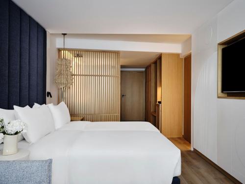 Intercontinental Crete, Crete