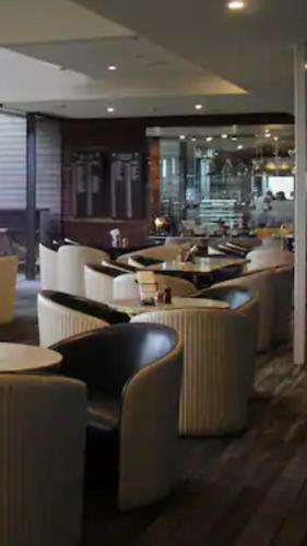Restaurant, Fingal 1BR Sleeps 5 Apartment 28, Golf ,Beach, Hot Springs in Fingal
