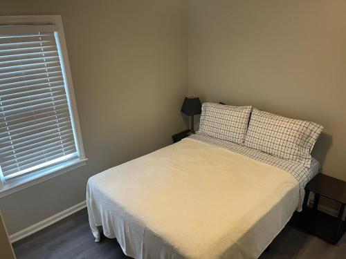 Room with shared bath near pier Village in Long Branch, USA