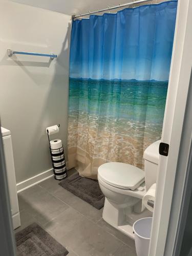 Room with shared bath near pier Village in Long Branch, USA
