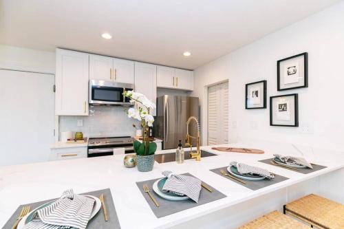Luxury Condo 5 minutes from Truist park ! - Tap to explore photos