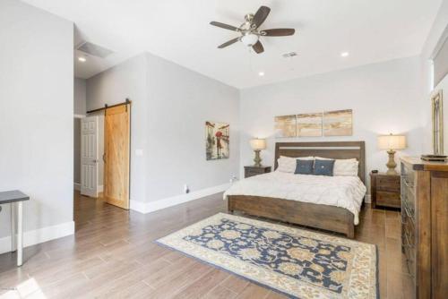 New Remodel In Old Town W Heated Pool