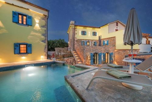 Villa Melary with Pool and Jacuzzi – khách sạn tại Kras