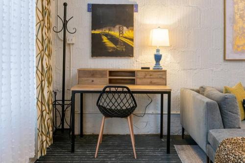 Elegant Edgy Loft Elegant Edgy Loft