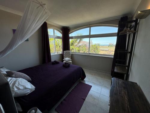 Deluxe Double Room with Sea View image 3