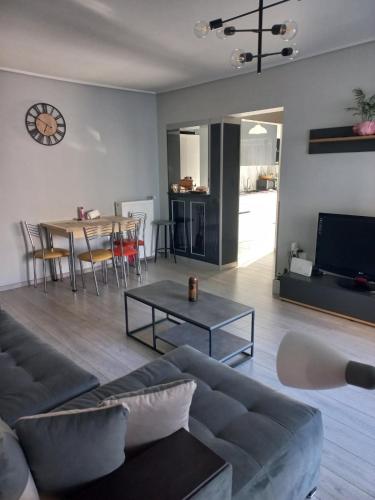 Lovely Faliro Apartment next to the sea., Athènes