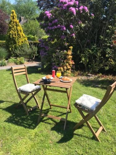  First floor with bedroom bathroom kitchen office in Villa near TUe and Centre in Eindhoven