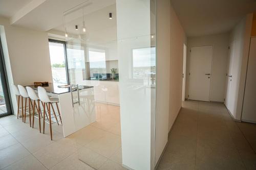 Huswell - Beautiful apartment with communal pool and gym, Остенде (фото 2)