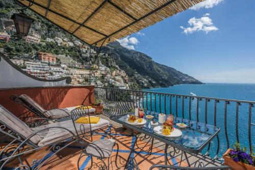 Superior Double Room with Sea View image 2
