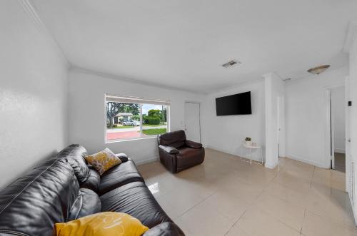 Casa Neisy Florida 10 minutes from Hollywood Beach and Hard Rock Hotel & Casino Hollywood in Hollywood, USA