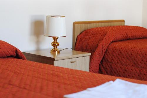 2 twin beds