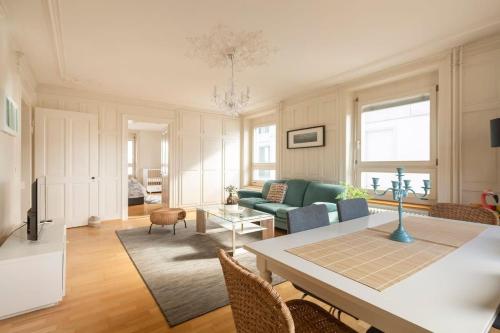 KAYA Apartment TURQUOISE - Downtown 3BR Deluxe Apt, Curych