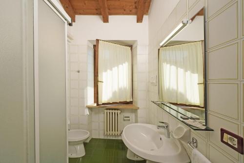 Two-Bedroom Apartment Comfort image 8