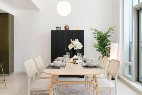 New Ultimate Stay 5 min walk from Dubai Mall Lofts Tower 5 pax, Dubai (foto 10)