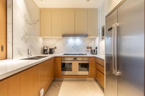 Deluxe 3BR Home in Address Opera with Full Burj View, Dubai (photo 10)