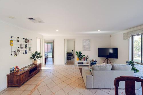 Entire Cozy 2-Bedroom House in Mount Waverley in 芒特韋弗利