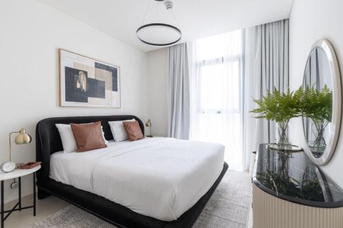 Stylish 2BR with Balcony in Burj Crown Downtown - image 9