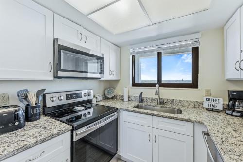 Coastal Charmer Ocean View Pool Walk to shopping dining Trillium 601 in New Smyrna Beach, USA
