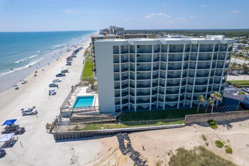 Coastal Charmer Ocean View Pool Walk to shopping dining Trillium 601 in New Smyrna Beach, USA