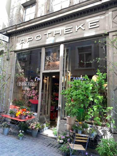 Shops, Studio Apt in Charming Zurich Old Town M07 in Zürich