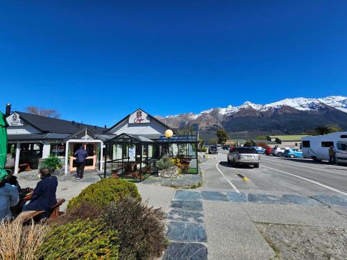Restaurant, GY BOUTIQUE HOTEL in Glenorchy