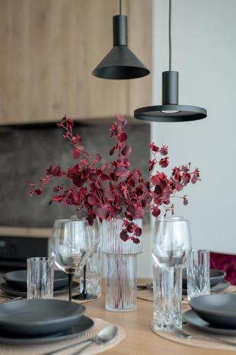 Apartament w Zielonej Okolicy Poznania z Parkingiem by Noclegi Renters