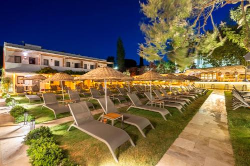 المنطقة المحيطة, فندق دافنيس (Daphnis Hotel) in Golturkbuku