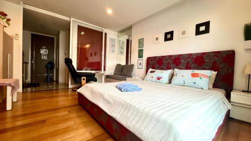 Comfortable Studio, Walk to BTS, Free Wi-Fi, Great Location, Bangkok (photo 6)