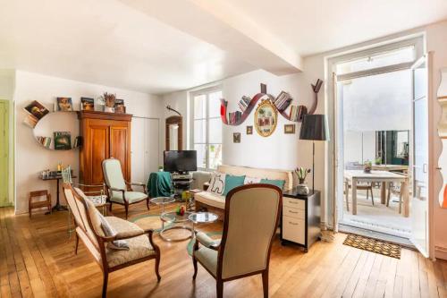 Vintage 2BD Apartment with Patio in Montmartre - image 6