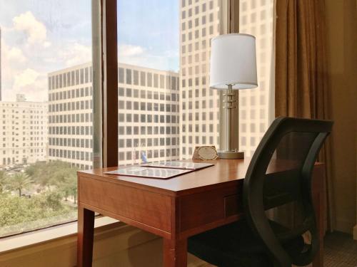 Queen Room with Two Queen Beds and City View image 3