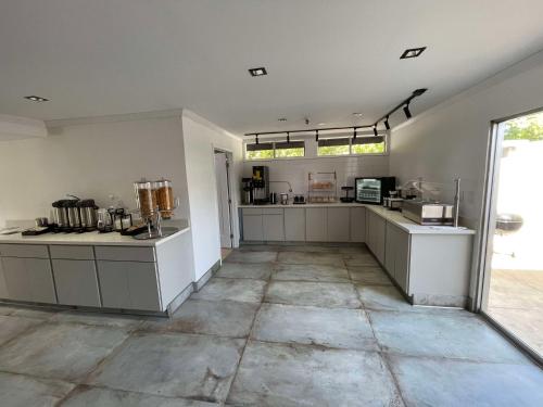 Food and beverages, The Midtowner Hotel, SureStay Collection by Best Western in Sacramento (CA)