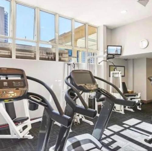 Spectacular 1 Bed Apartment in Sydney CBD with Gym - image 13
