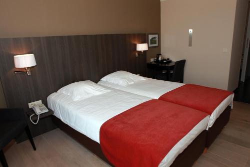 2 twin beds