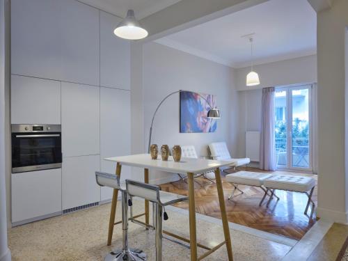 Quiet, central 2bd Apt, Kolonaki, Atény
