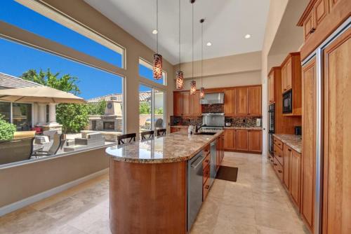 PGA WEST-STUNNING VIEWS 4200 SQFT MANSION - Tap to explore photos