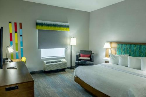 Hampton Inn & Suites Cleburne - image 12