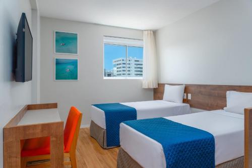Standard Twin Room image 3