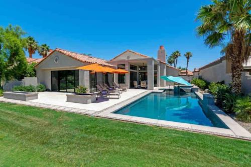 PGA BREATHTAKING MOUNTAIN VIEWS POOL OASIS